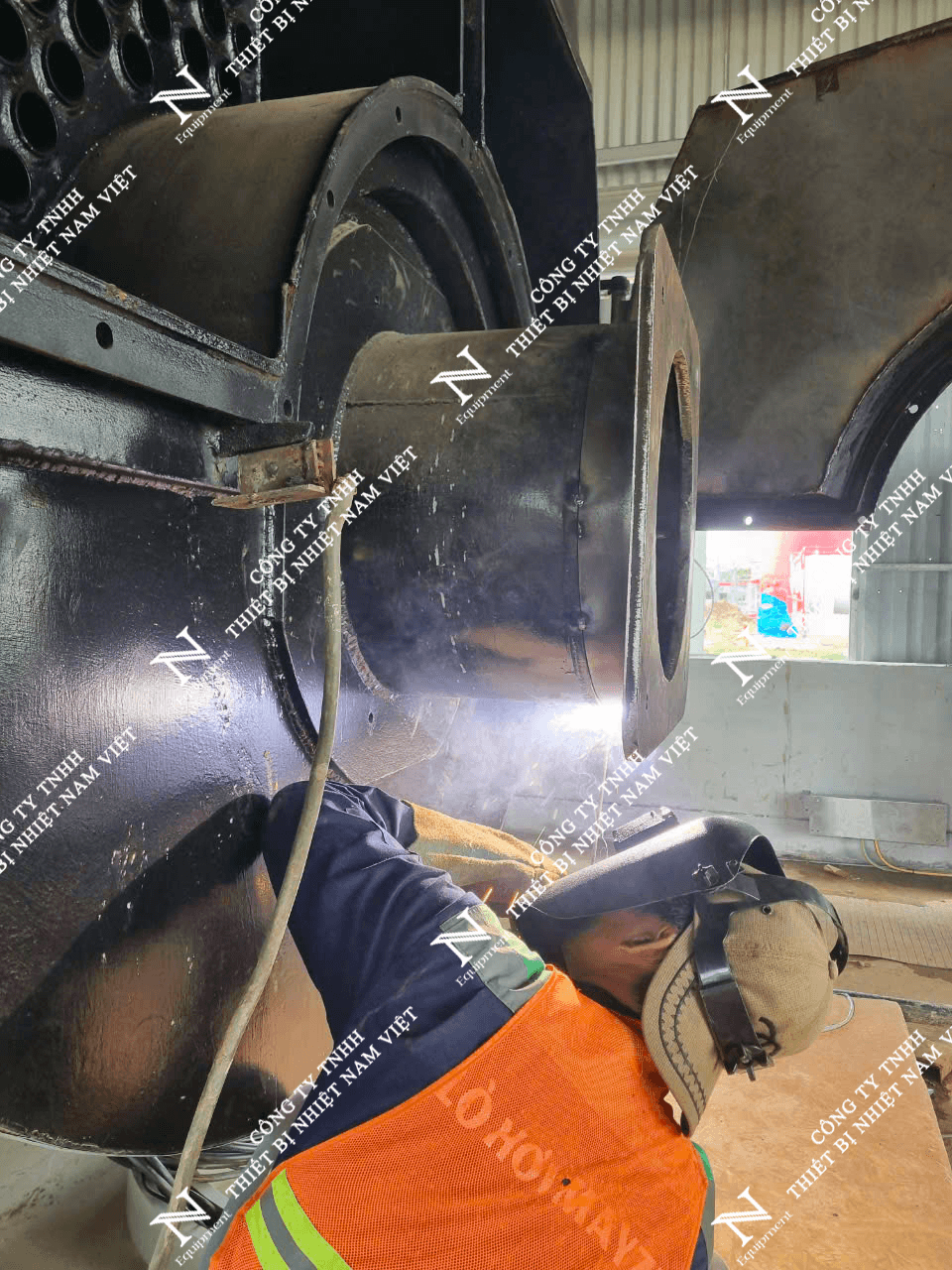 Quá trình thực hiện lắp đặt đầu đốt dầu Do.png